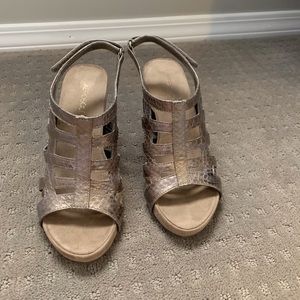 Metallic Strappy Wedge Aerosoles Sandals 6.5